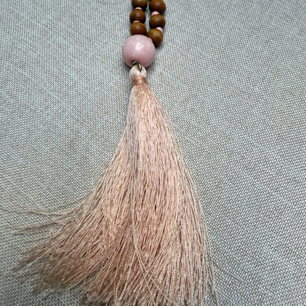 Natural Sandalwood and Tassel Malla Bead Necklace - Picture 4 of 8